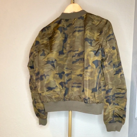 NEW WITH TAGS! Stradivarius large-  Olive and Brown Camo bomber Jacket MSRP $118 - Picture 3 of 3
